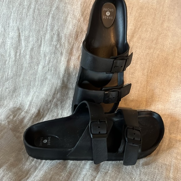 Women’s black slide sandals. Size 9 - Picture 2 of 4